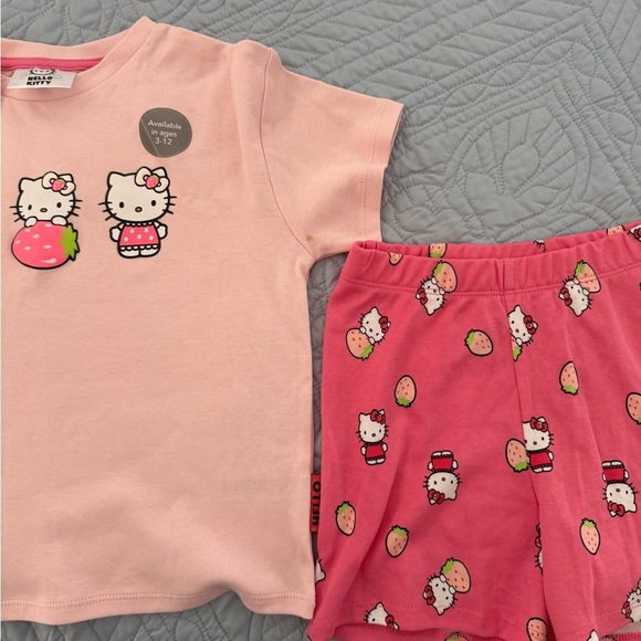 NWT 4-5T Hello Kitty Pink Strawberry Kids Play Clothes Set - Picture 3 of 4